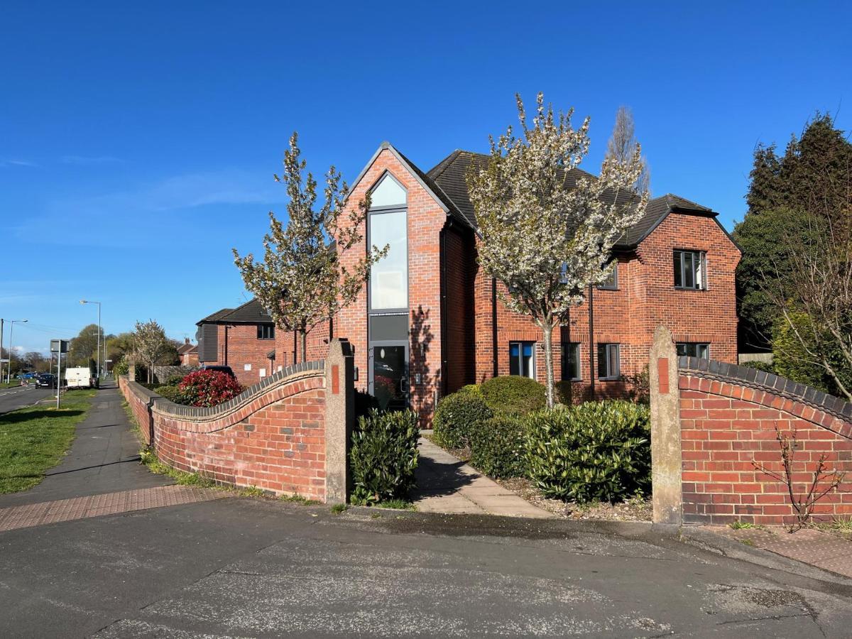 Cross Court, Stafford By Bell Apartments Buitenkant foto